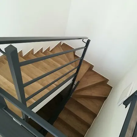 Hajnal Apartmanhaz Διαμέρισμα *