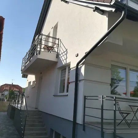 Hajnal Apartmanhaz Διαμέρισμα *