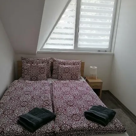 Hajnal Apartmanhaz דירה *